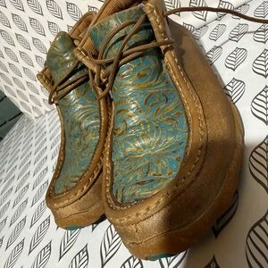 Twisted X Tan and Teal Women's Moccasins